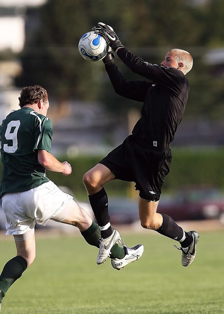 g56bbd695b89b23907d3bdfab96eb64e4e717ea729406dc3f79adb3f2b5fcc0b827c870579d1114822dc27673aa6717aa05afdacf95d3b5881fa5248cac037b57 1280 1501695 soccer, game, sport, football, ball, field, grass, activity, competition, football game, active, outdoors, playing, action, soccer ball, goalie, goal tender, goal keeper, keeper, save, stop, nature, foot, attacker